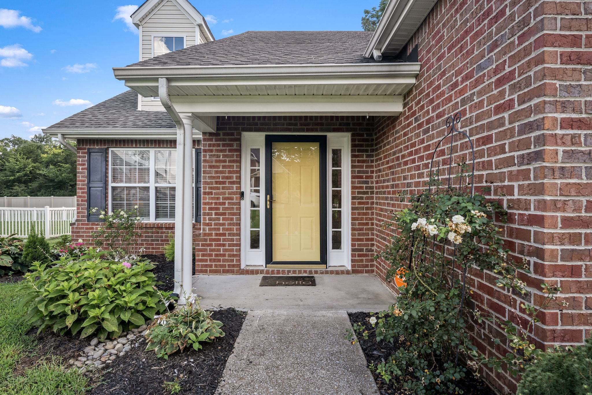 3434 Leslie Ln