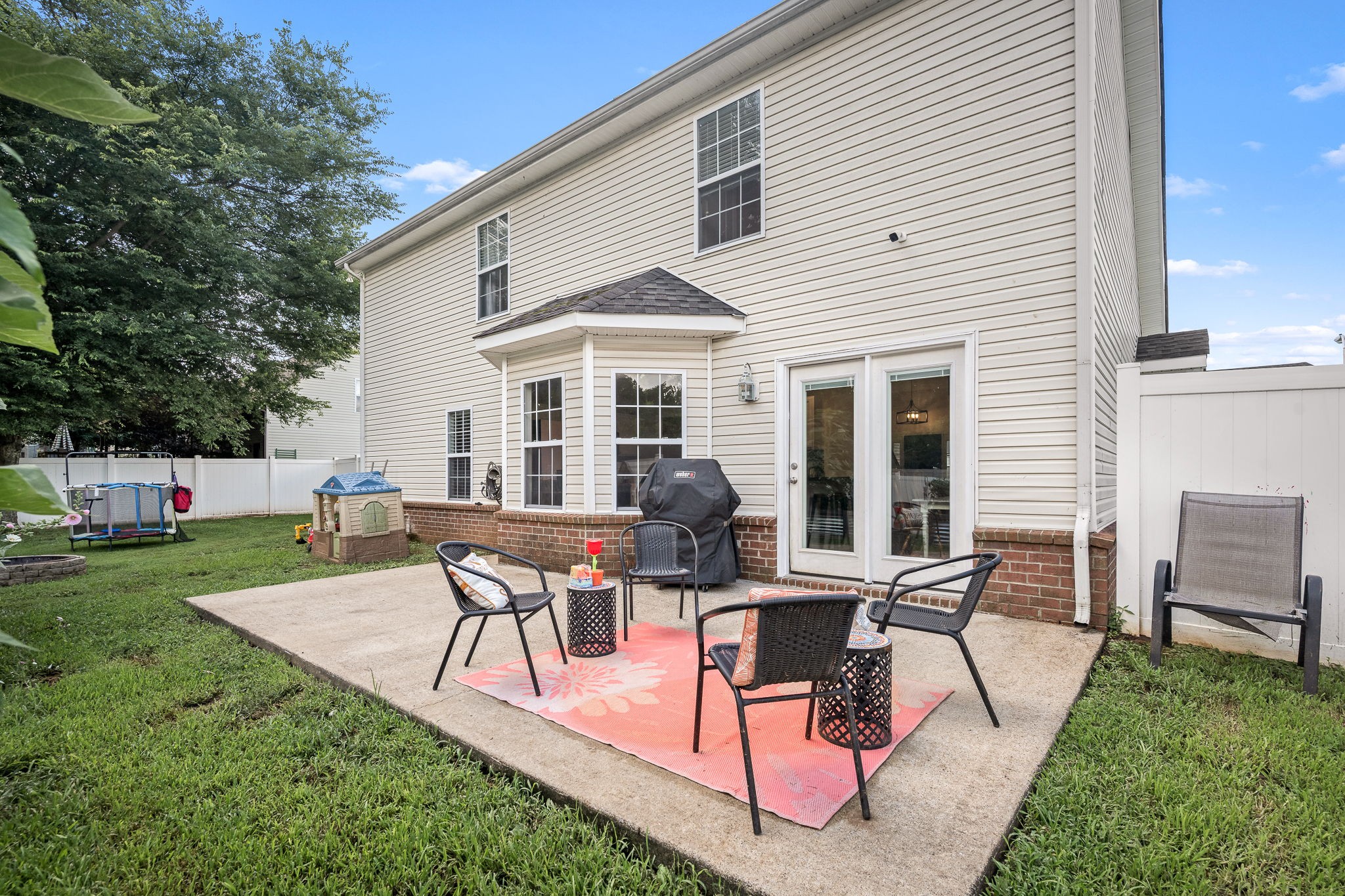 3434 Leslie Ln