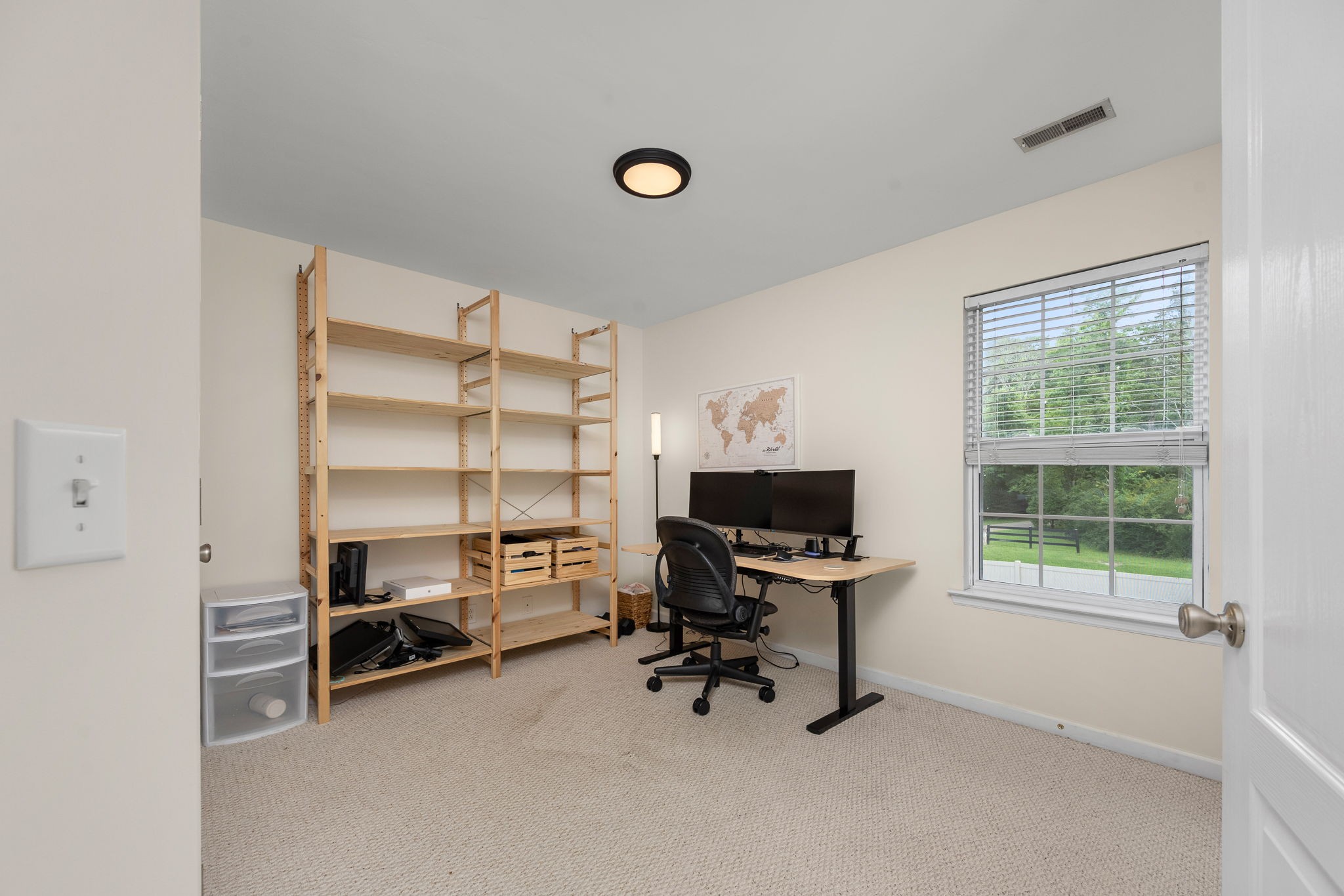 3434 Leslie Ln