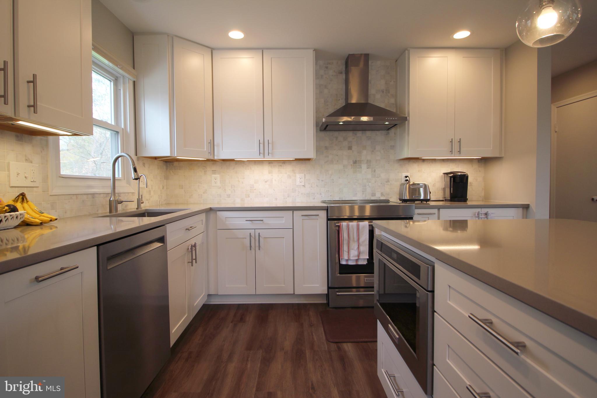 5915 LARPIN LANE