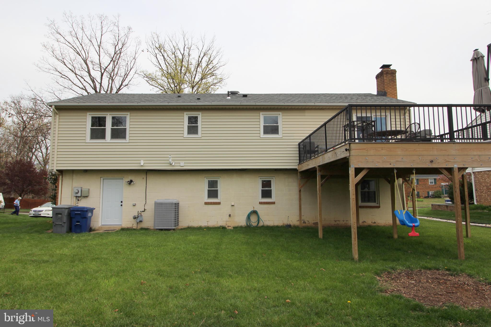 5915 LARPIN LANE