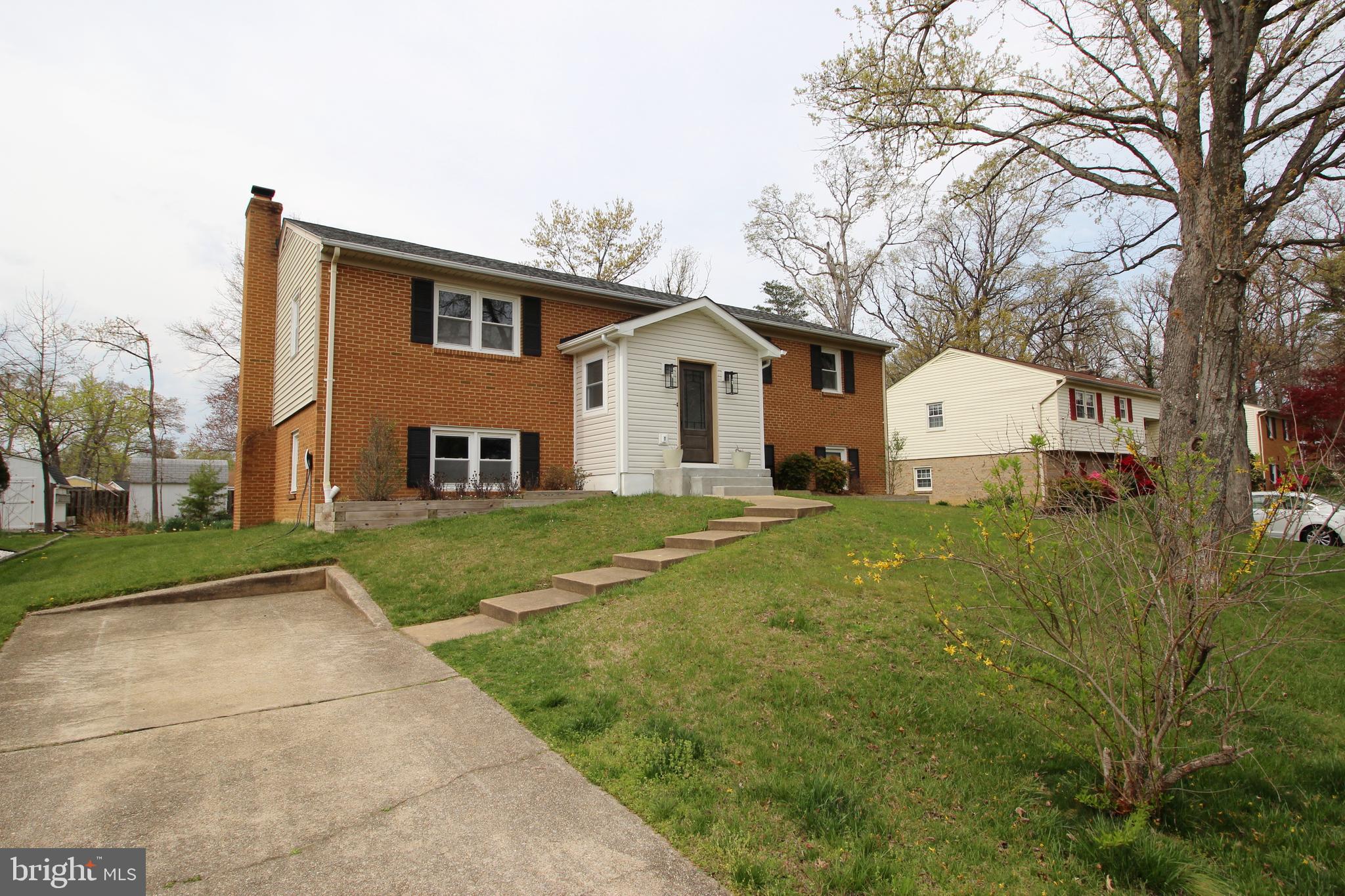 5915 LARPIN LANE