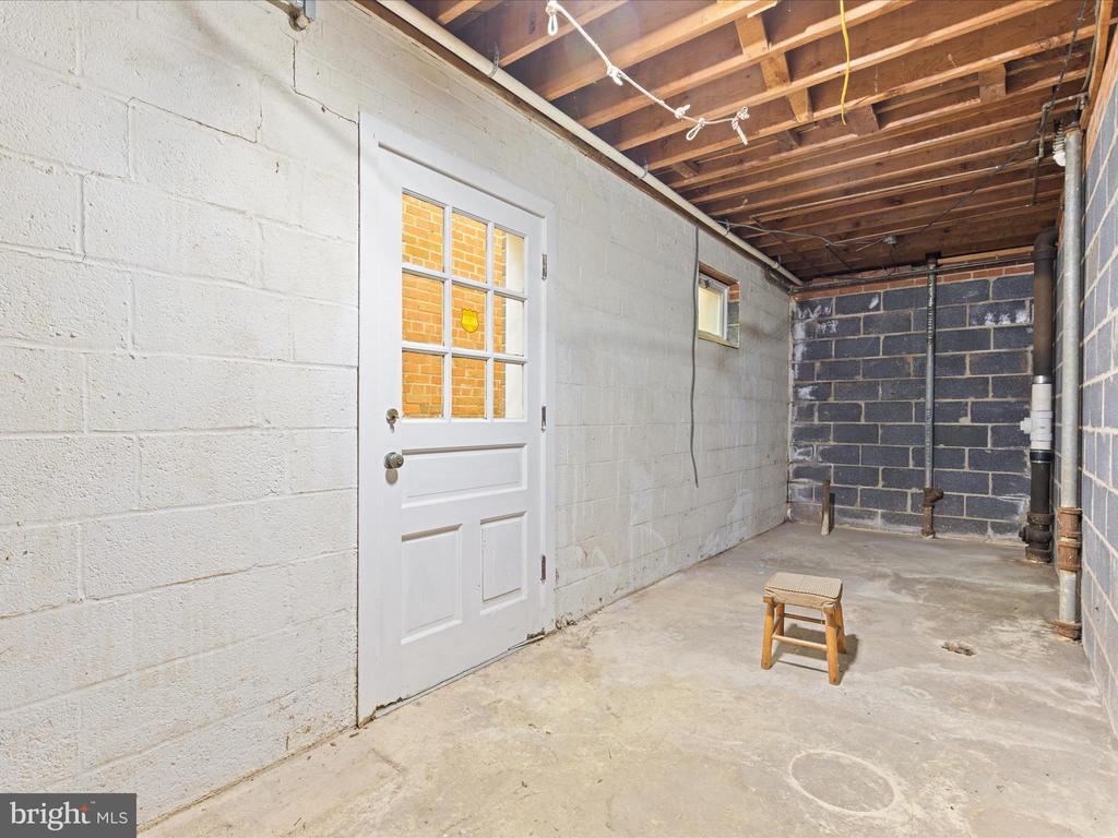 9100 STONEWALL ROAD