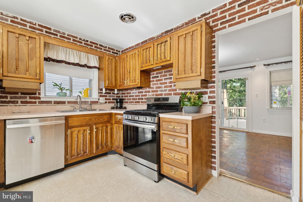 8600 STONEWALL ROAD