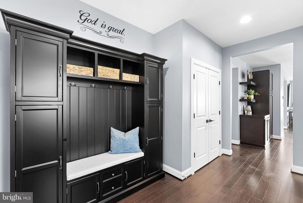 9545 KIMBLETON HALL LOOP