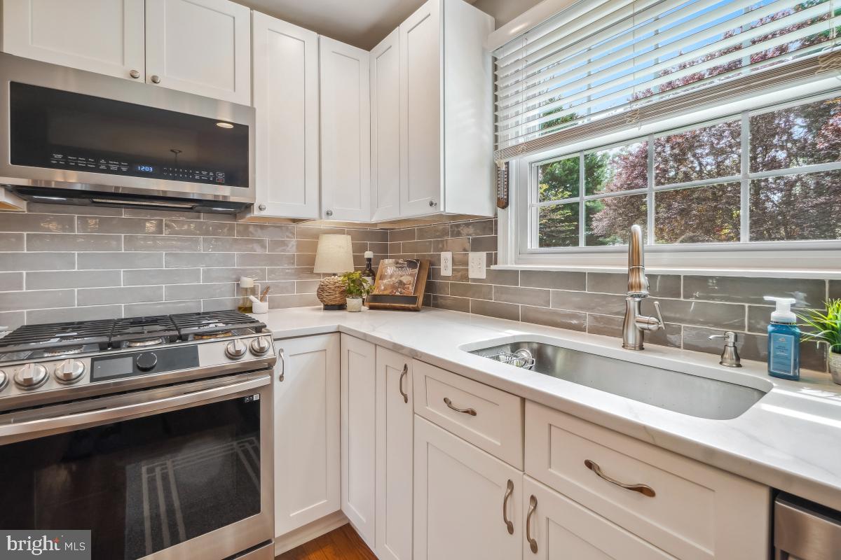 8183 LONE OAK COURT