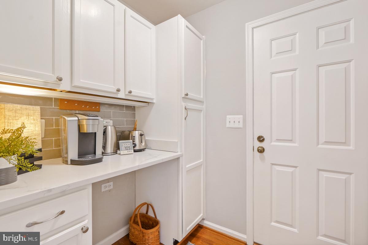 8183 LONE OAK COURT