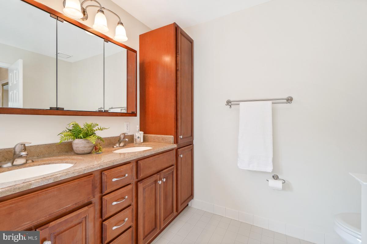 8183 LONE OAK COURT