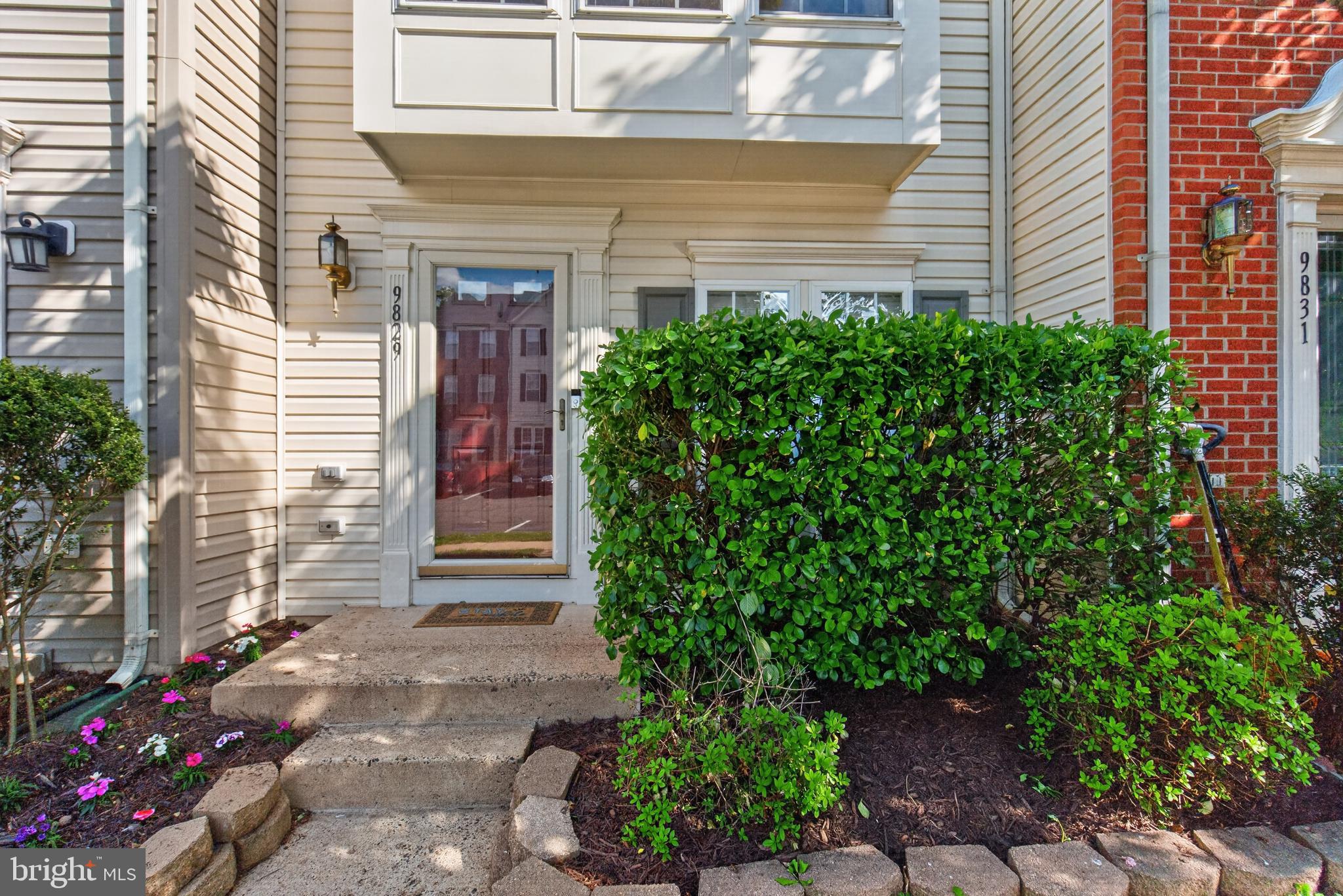 9829 MAITLAND LOOP