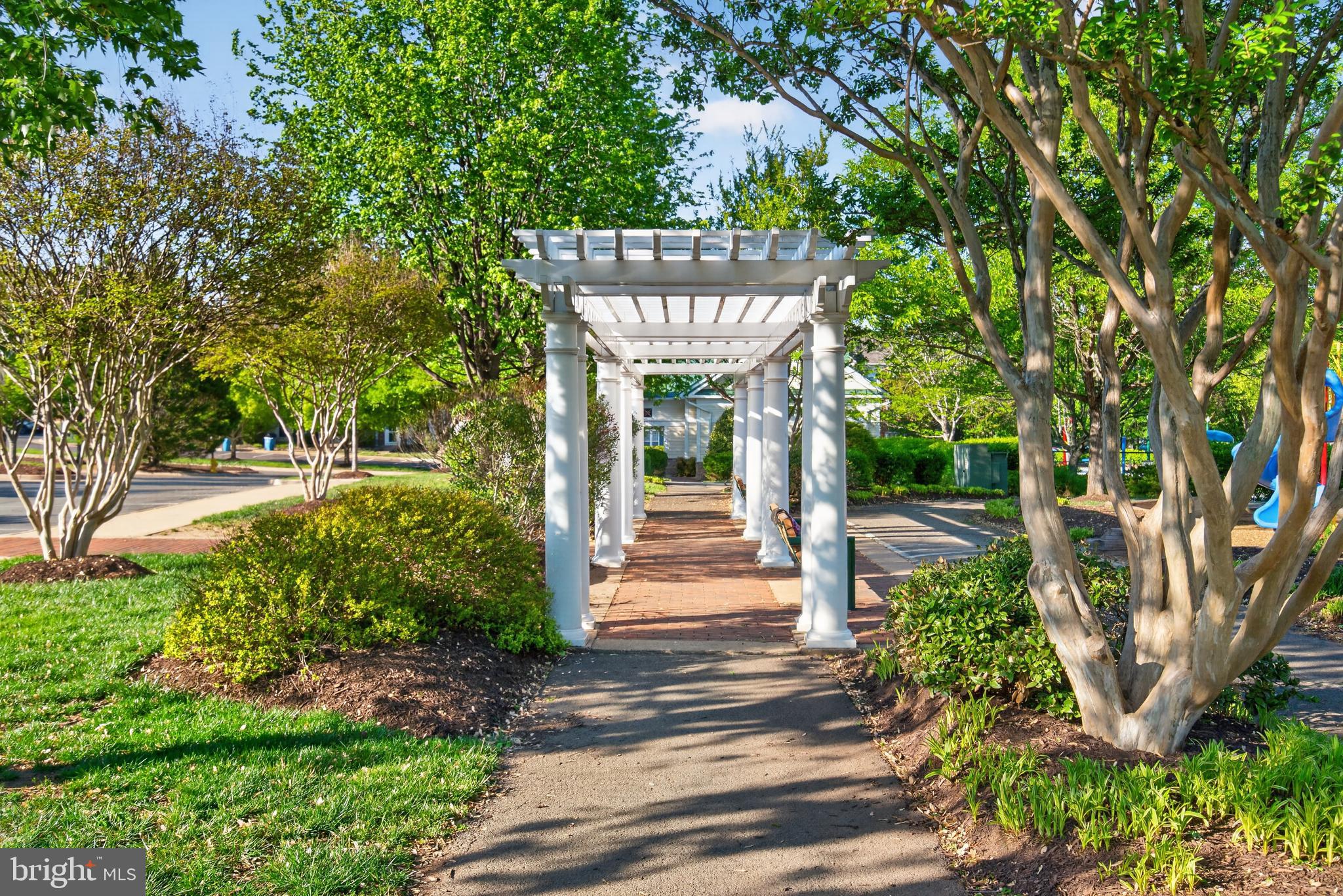 9829 MAITLAND LOOP