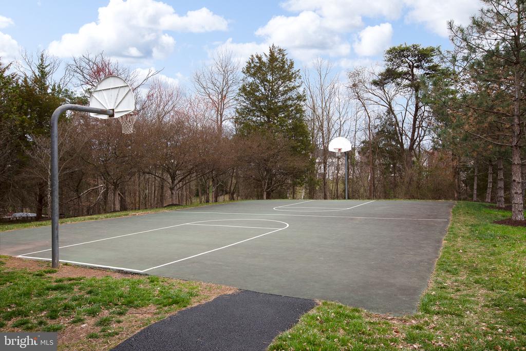 5779 COACHVIEW COURT