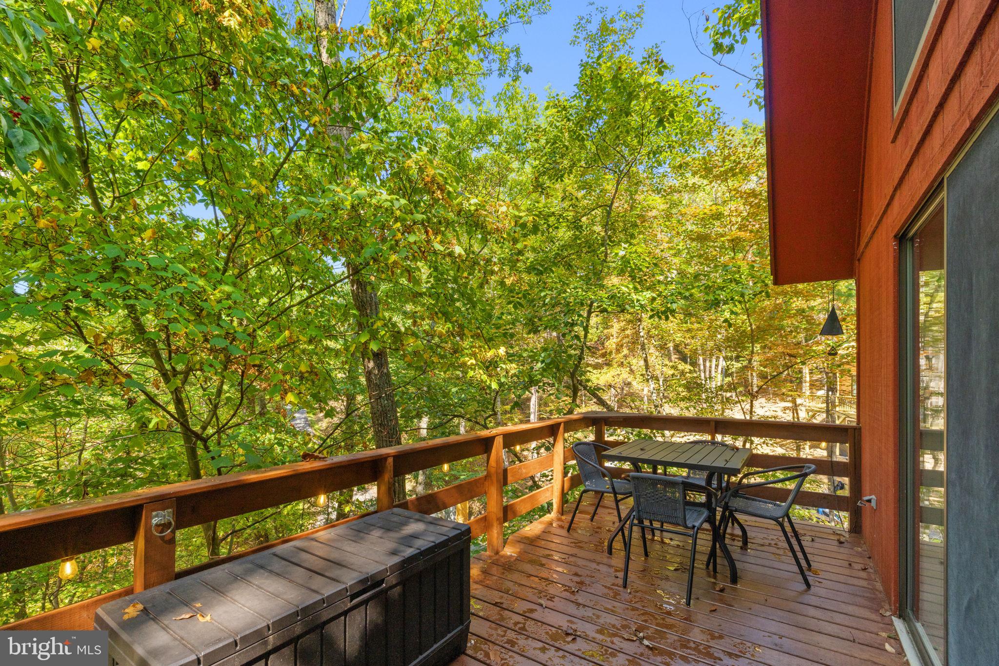 932 DAWN DRIVE