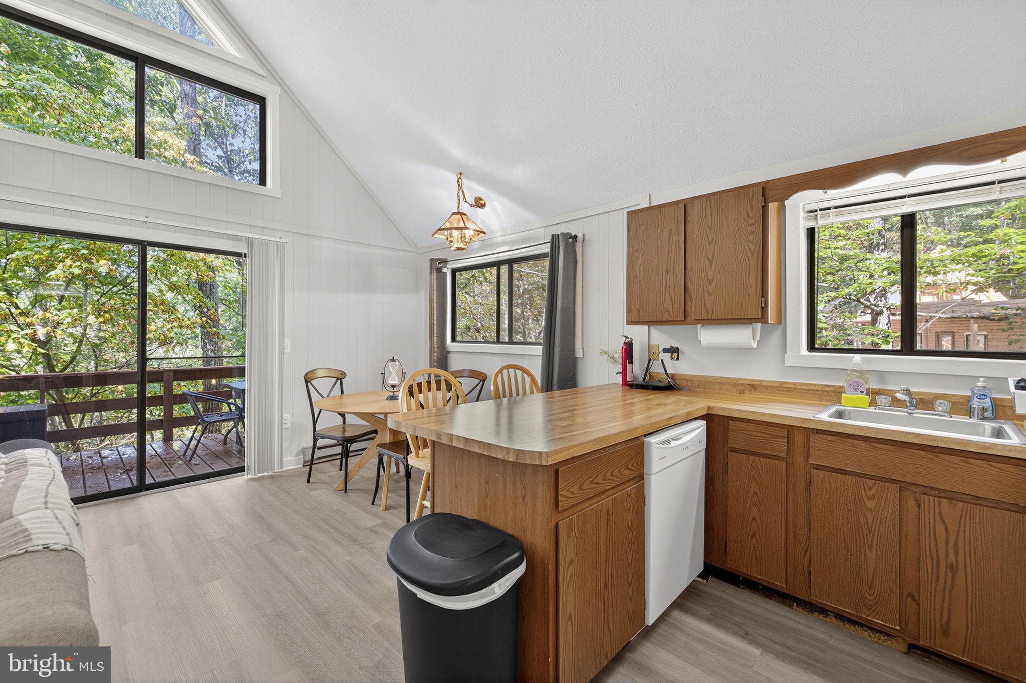 932 DAWN DRIVE