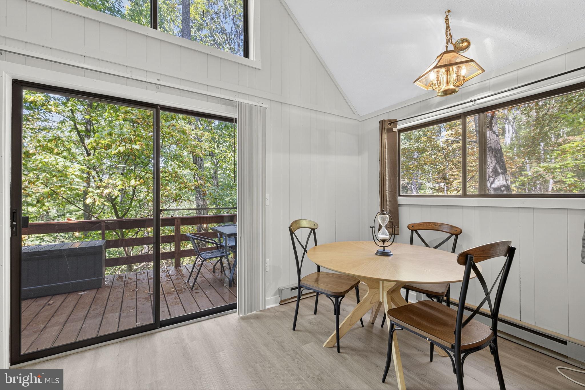 932 DAWN DRIVE
