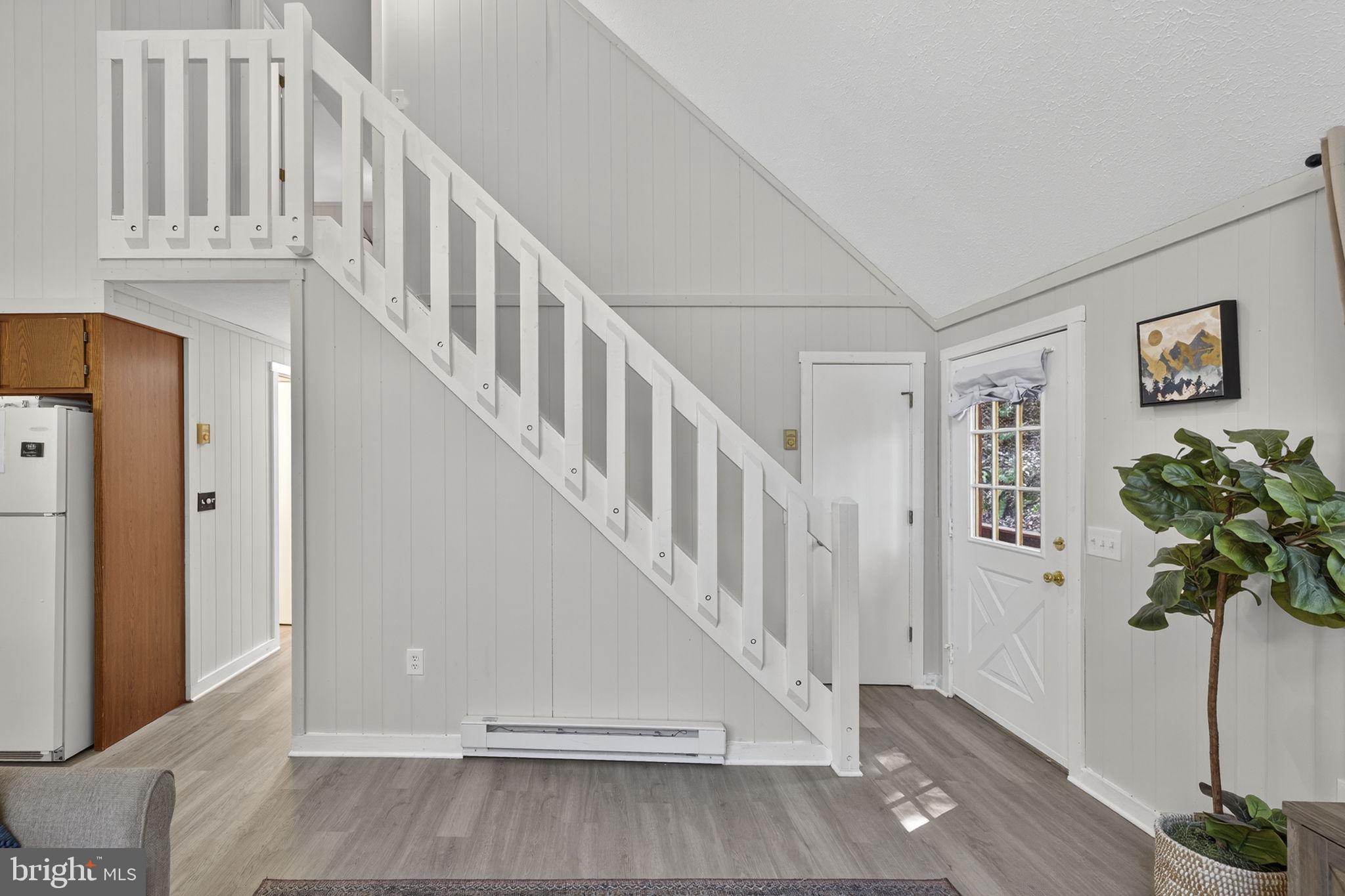 932 DAWN DRIVE