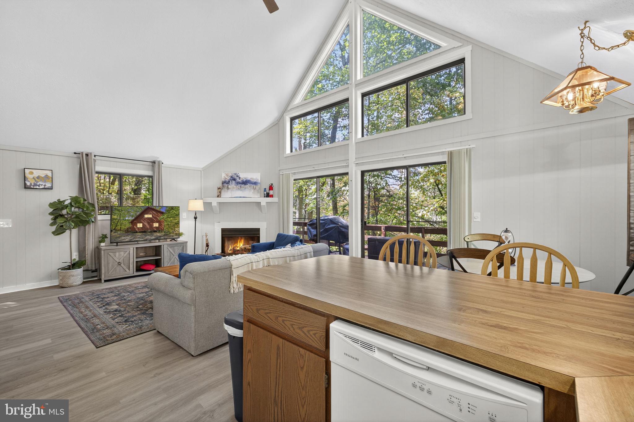 932 DAWN DRIVE