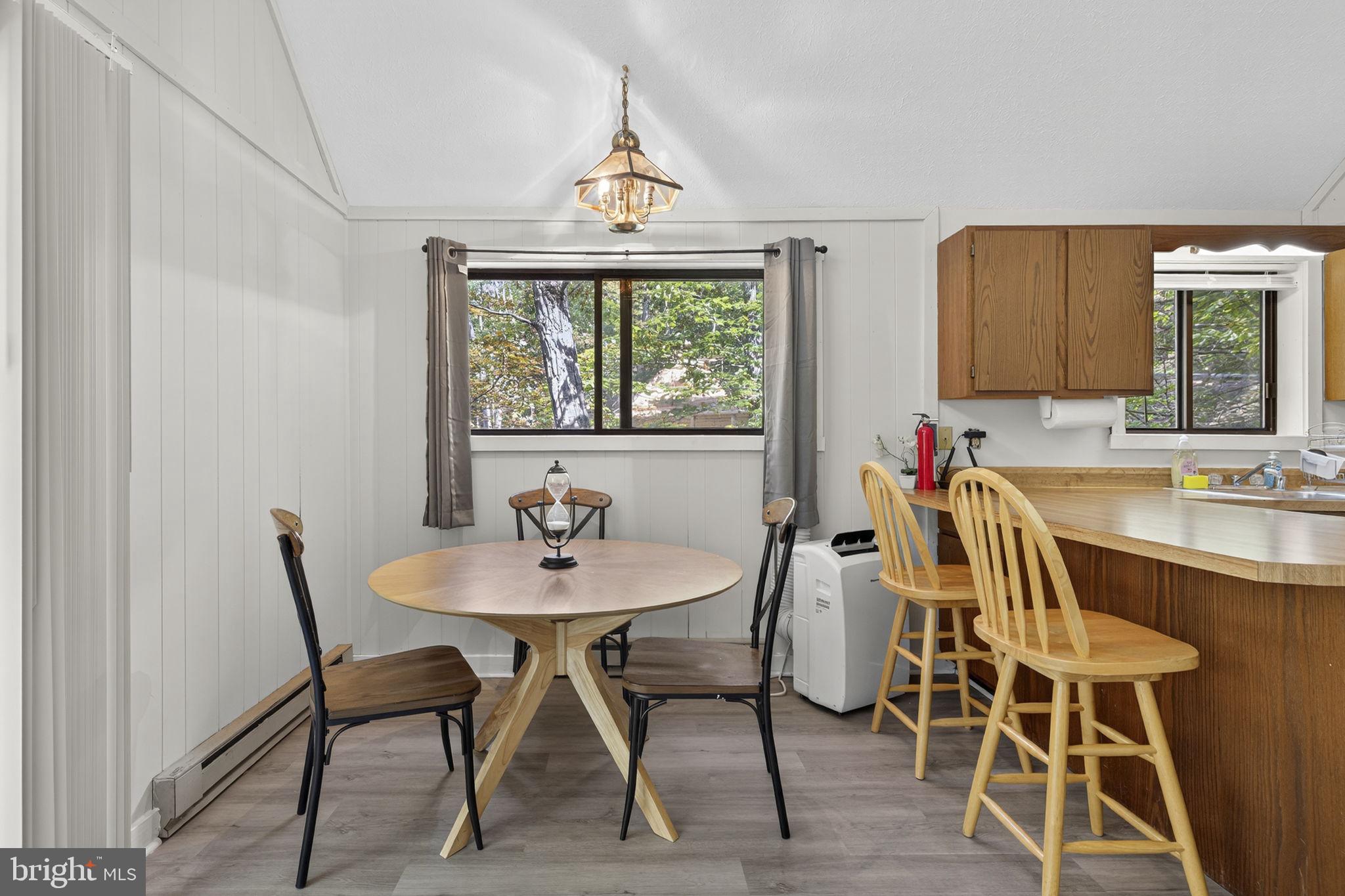 932 DAWN DRIVE