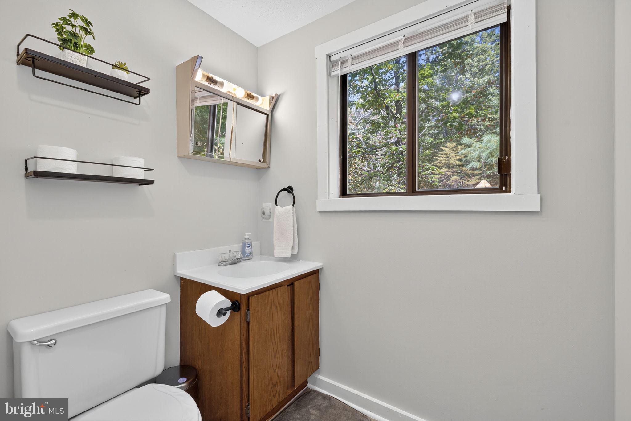 932 DAWN DRIVE