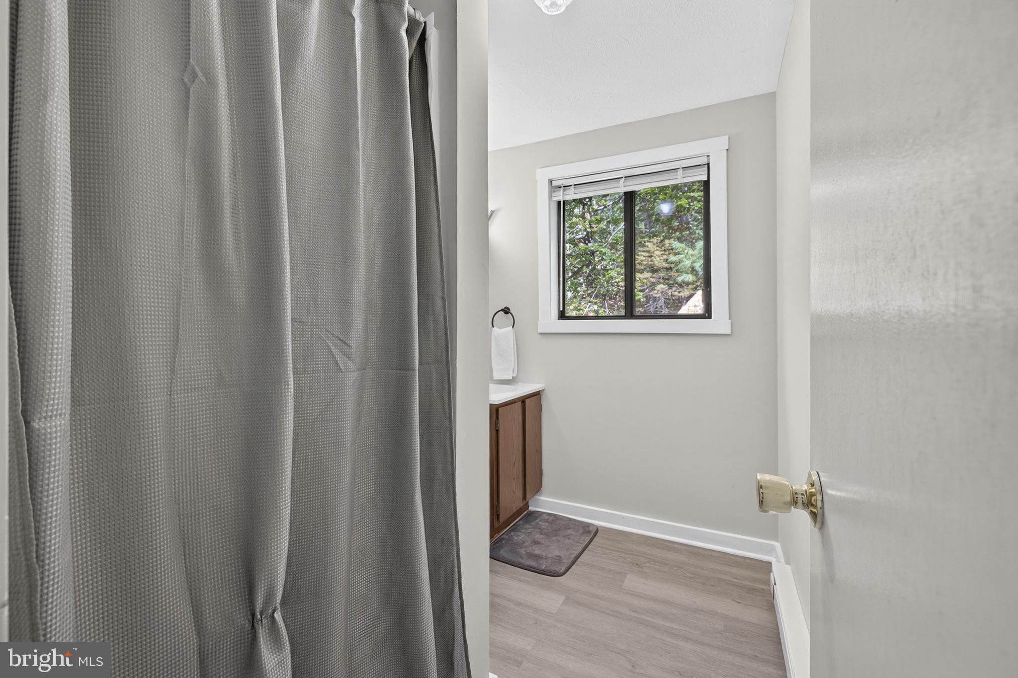 932 DAWN DRIVE