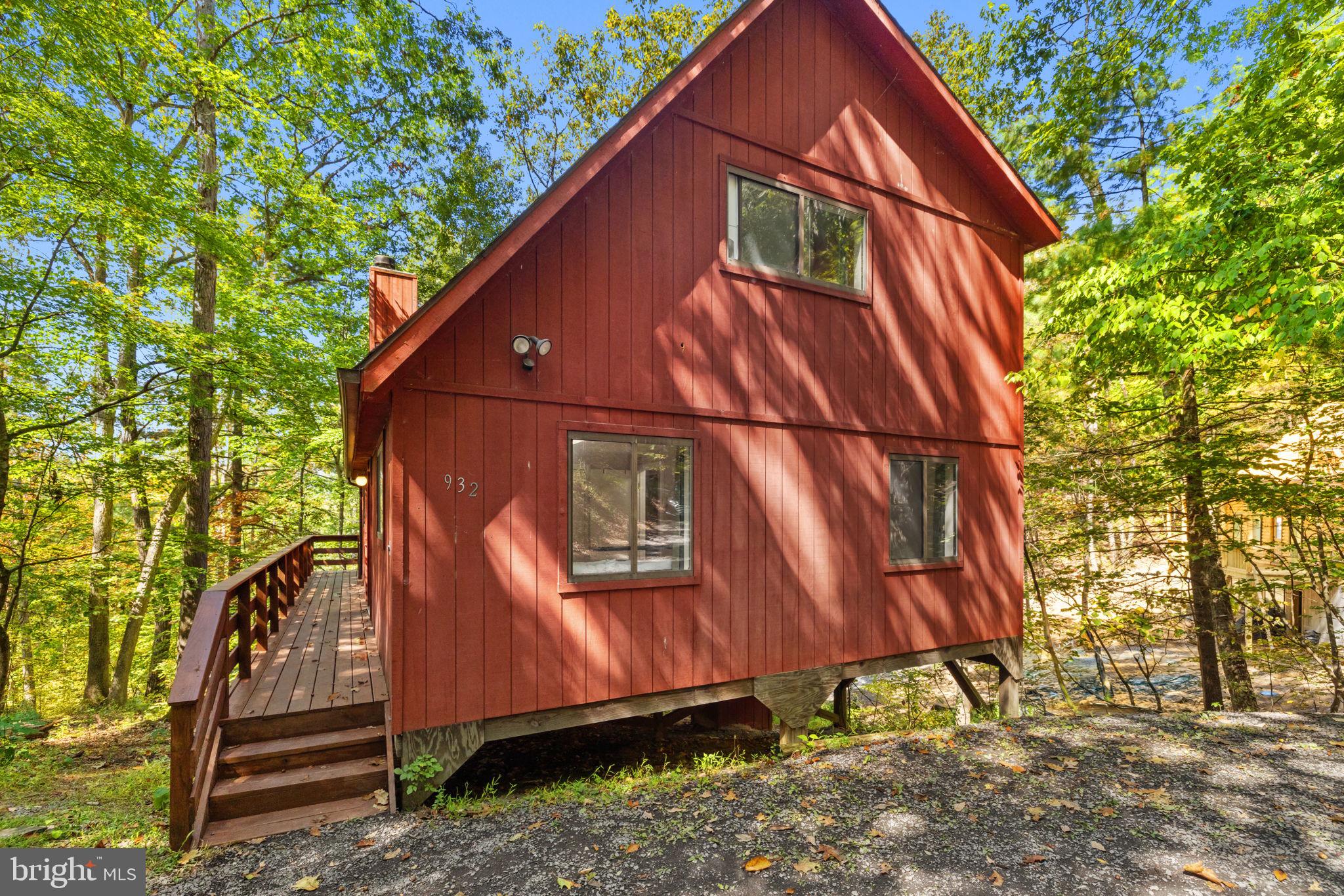 932 DAWN DRIVE