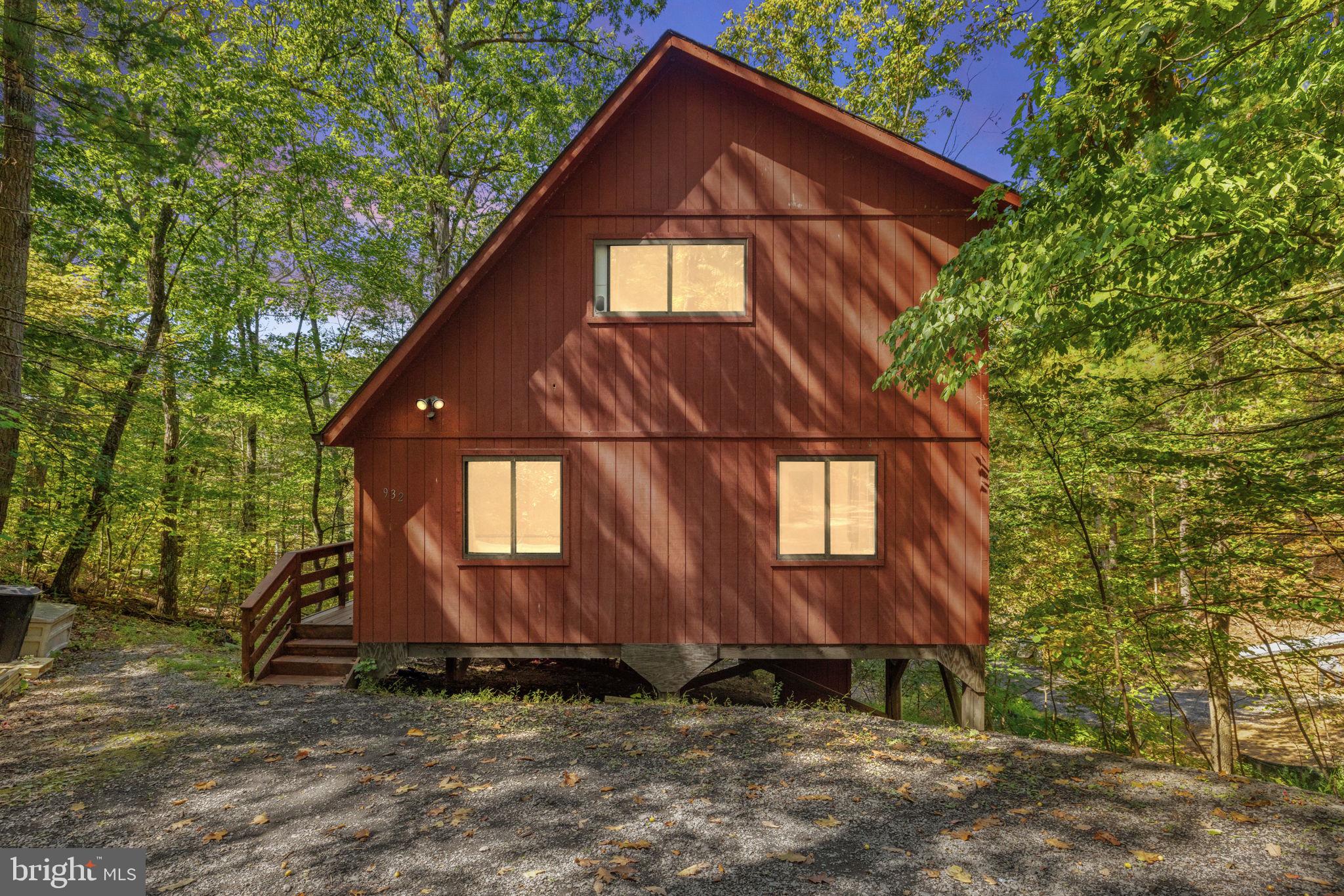 932 DAWN DRIVE