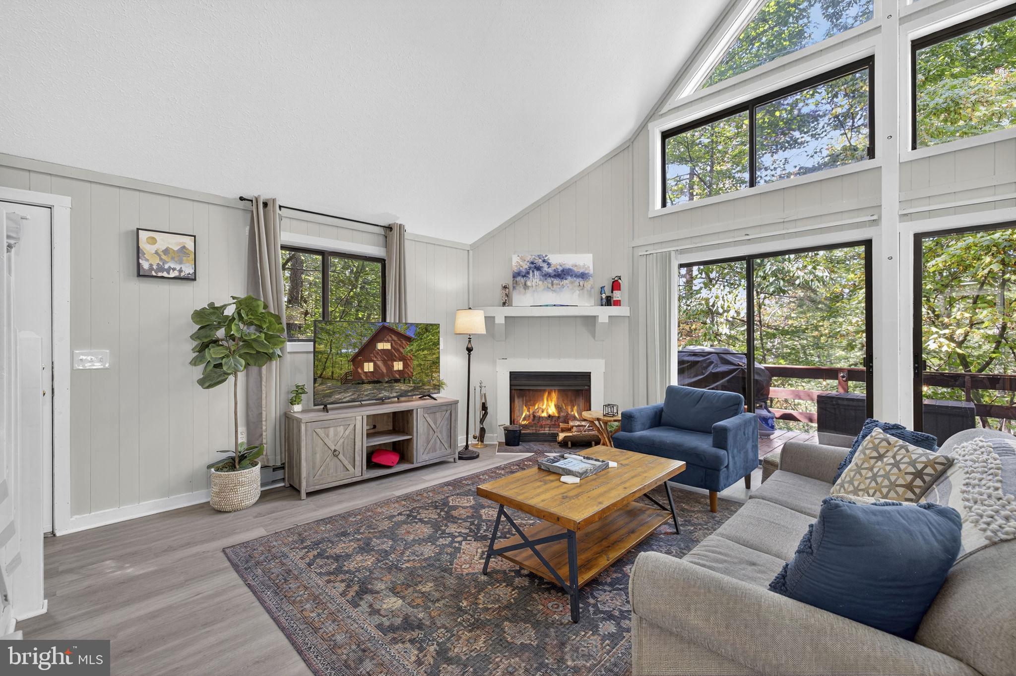 932 DAWN DRIVE