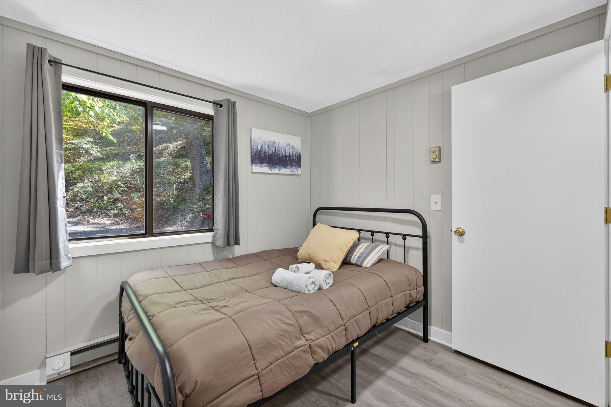 932 DAWN DRIVE