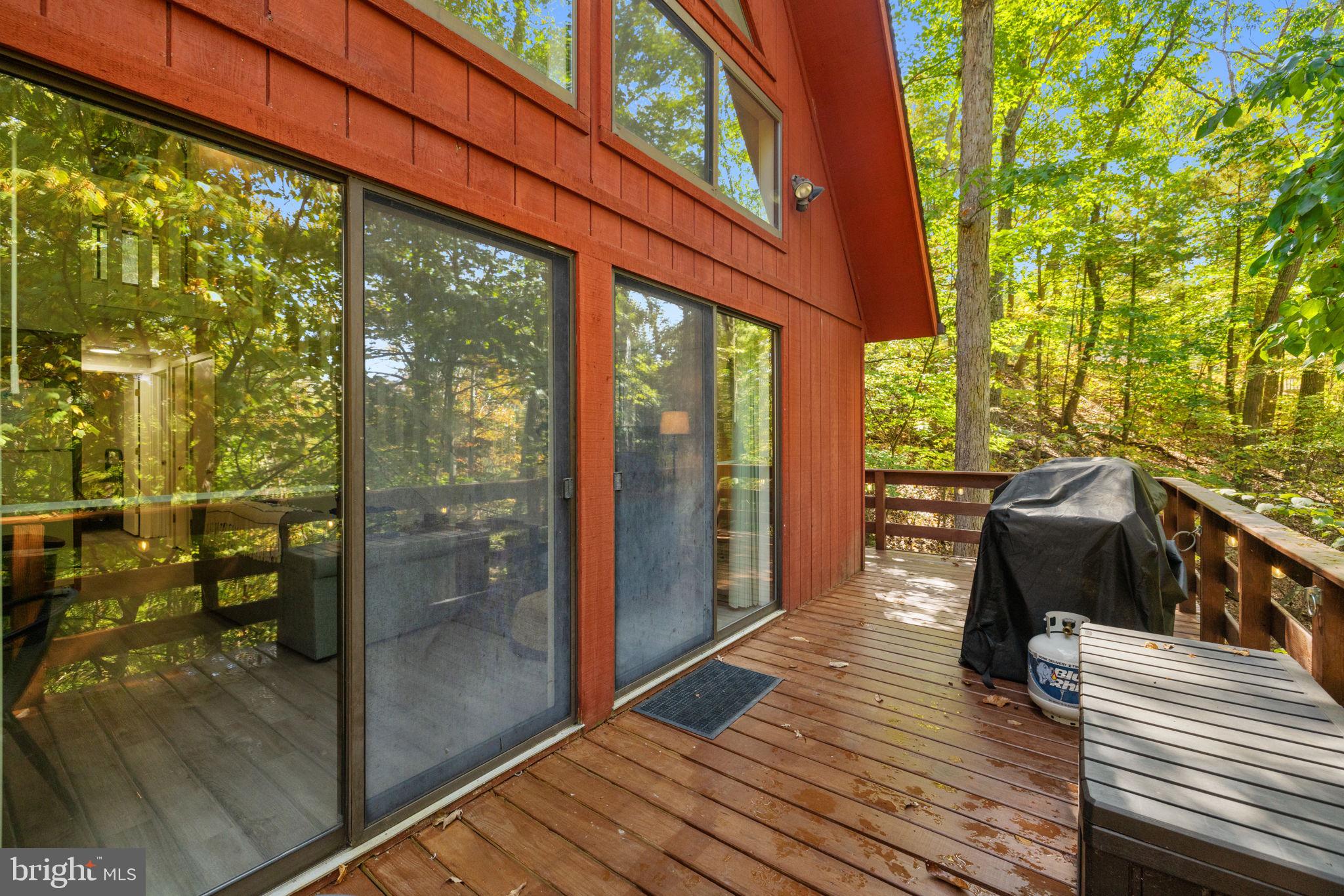 932 DAWN DRIVE