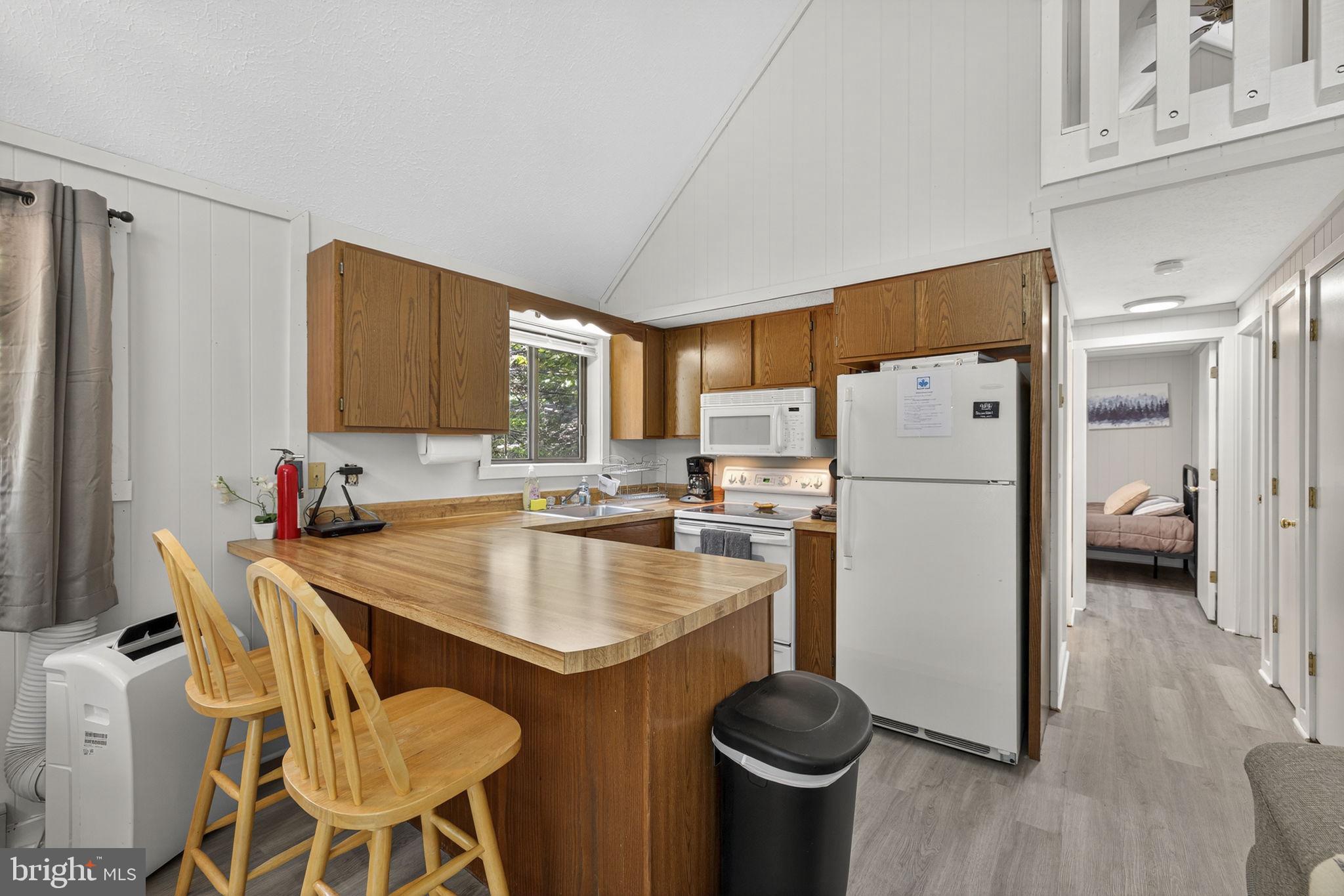 932 DAWN DRIVE