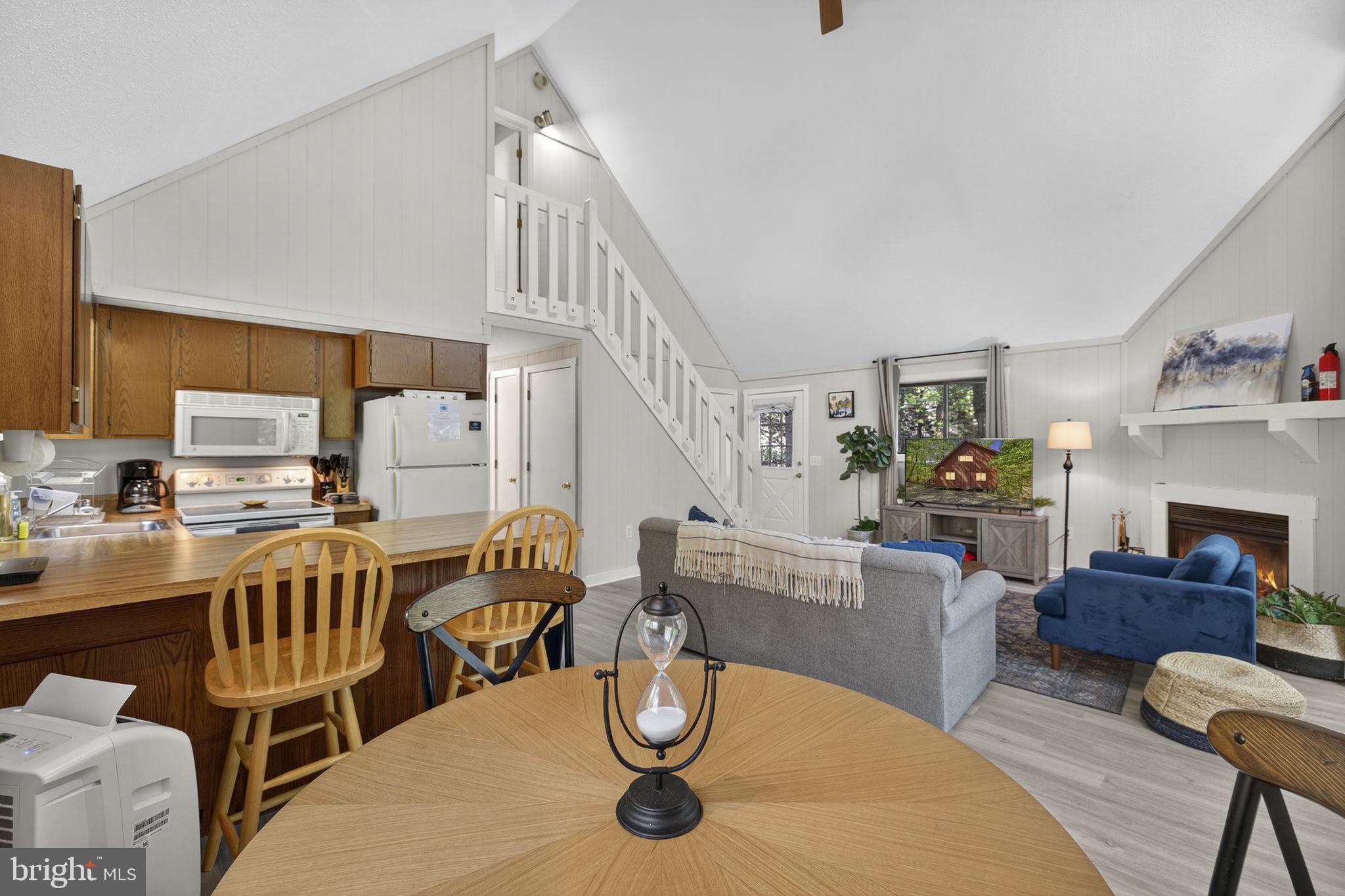 932 DAWN DRIVE