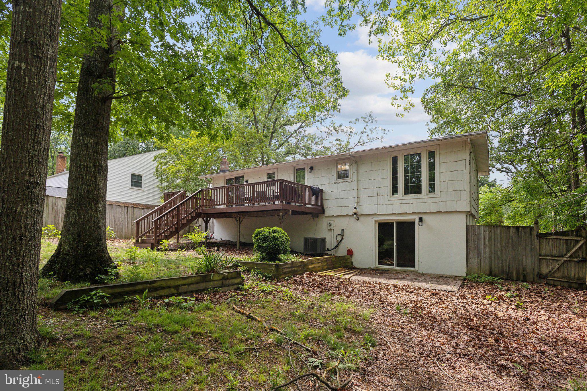 1218 WASHINGTON DRIVE