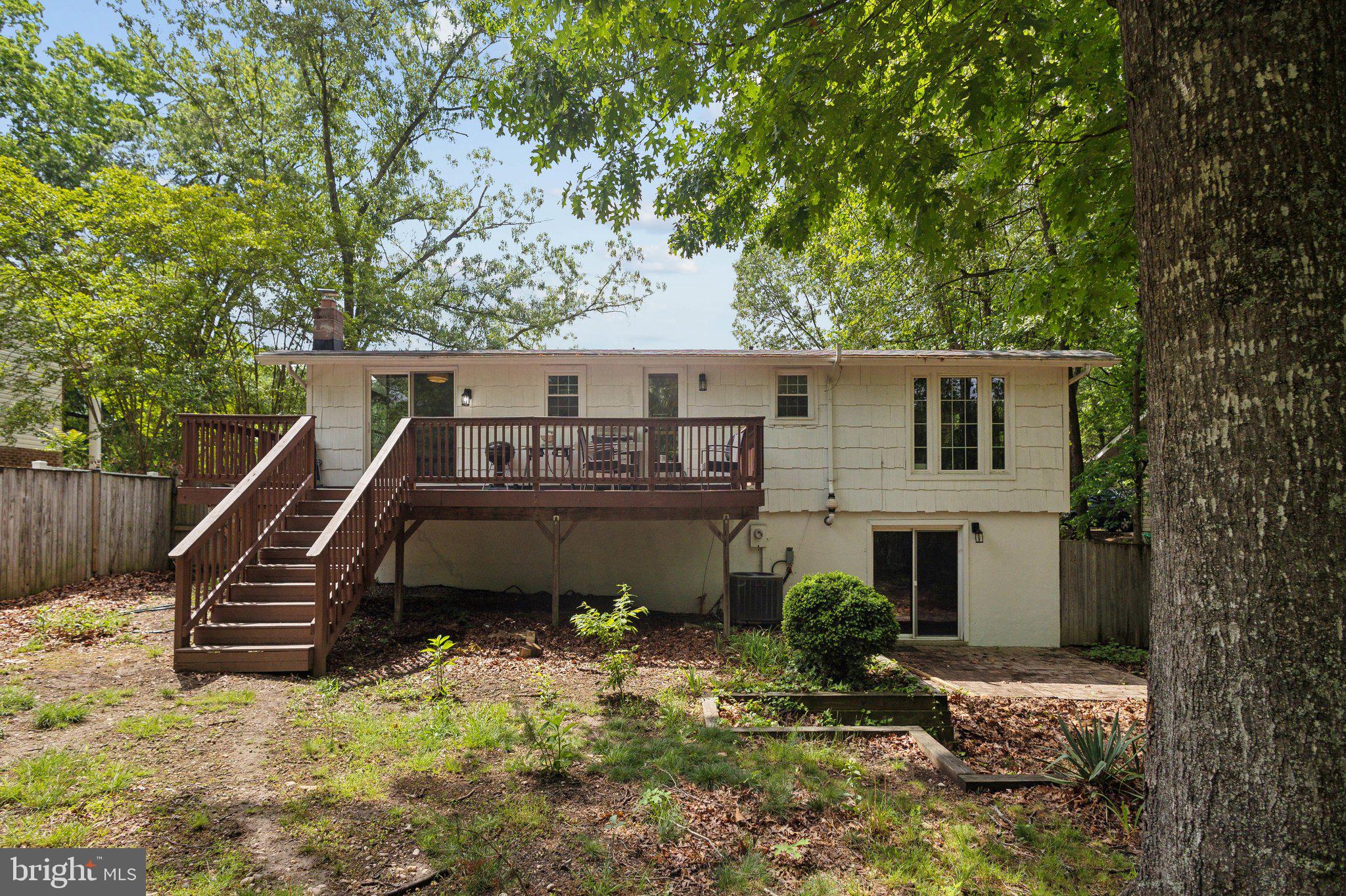 1218 WASHINGTON DRIVE