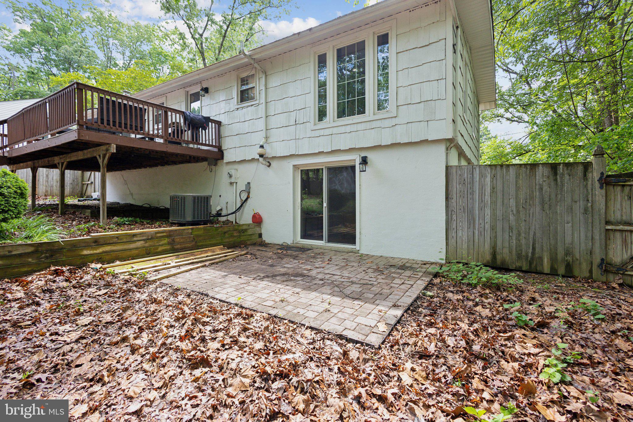 1218 WASHINGTON DRIVE