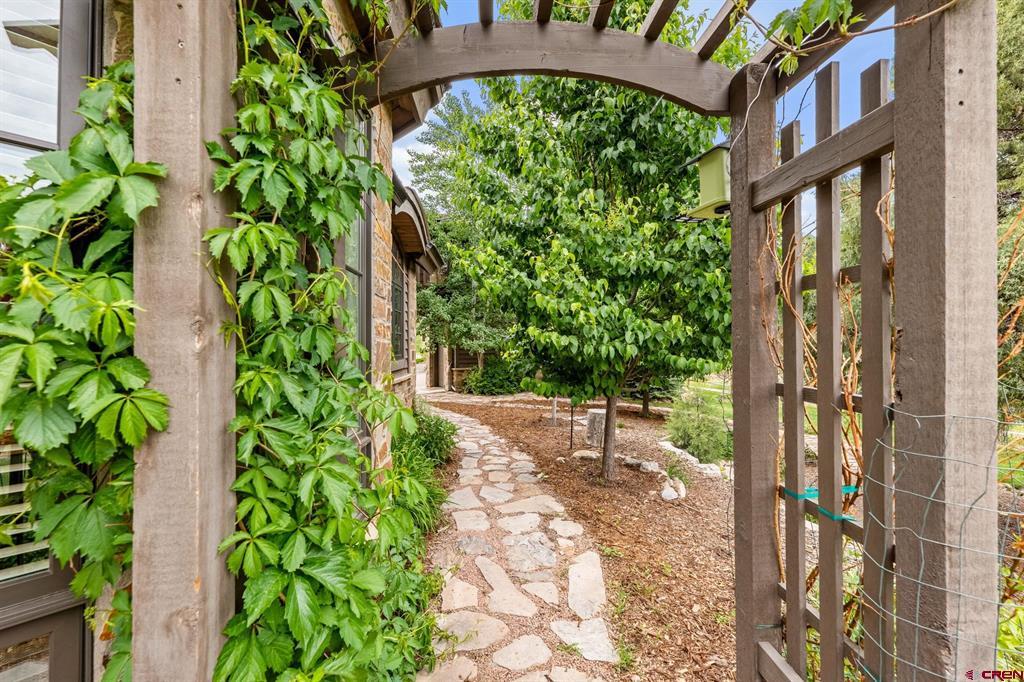 102 Rockridge Drive