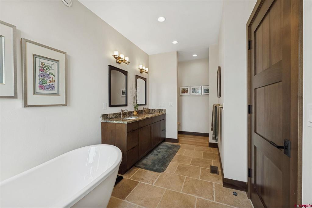 1523 Silver Mesa Driveway