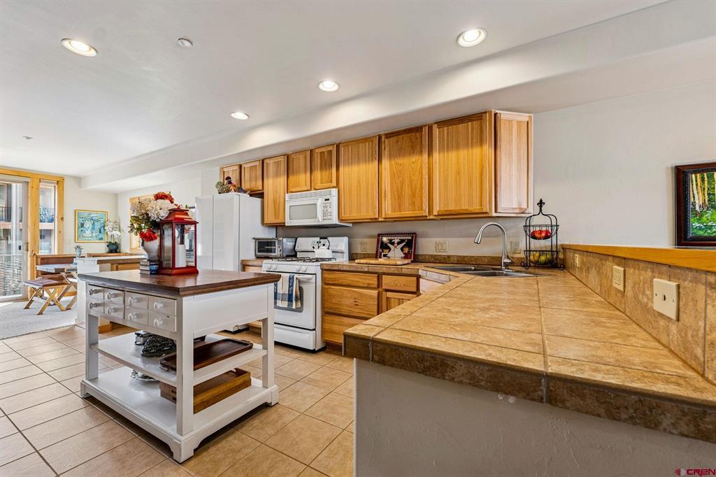 1295 Escalante Drive Unit: 24
