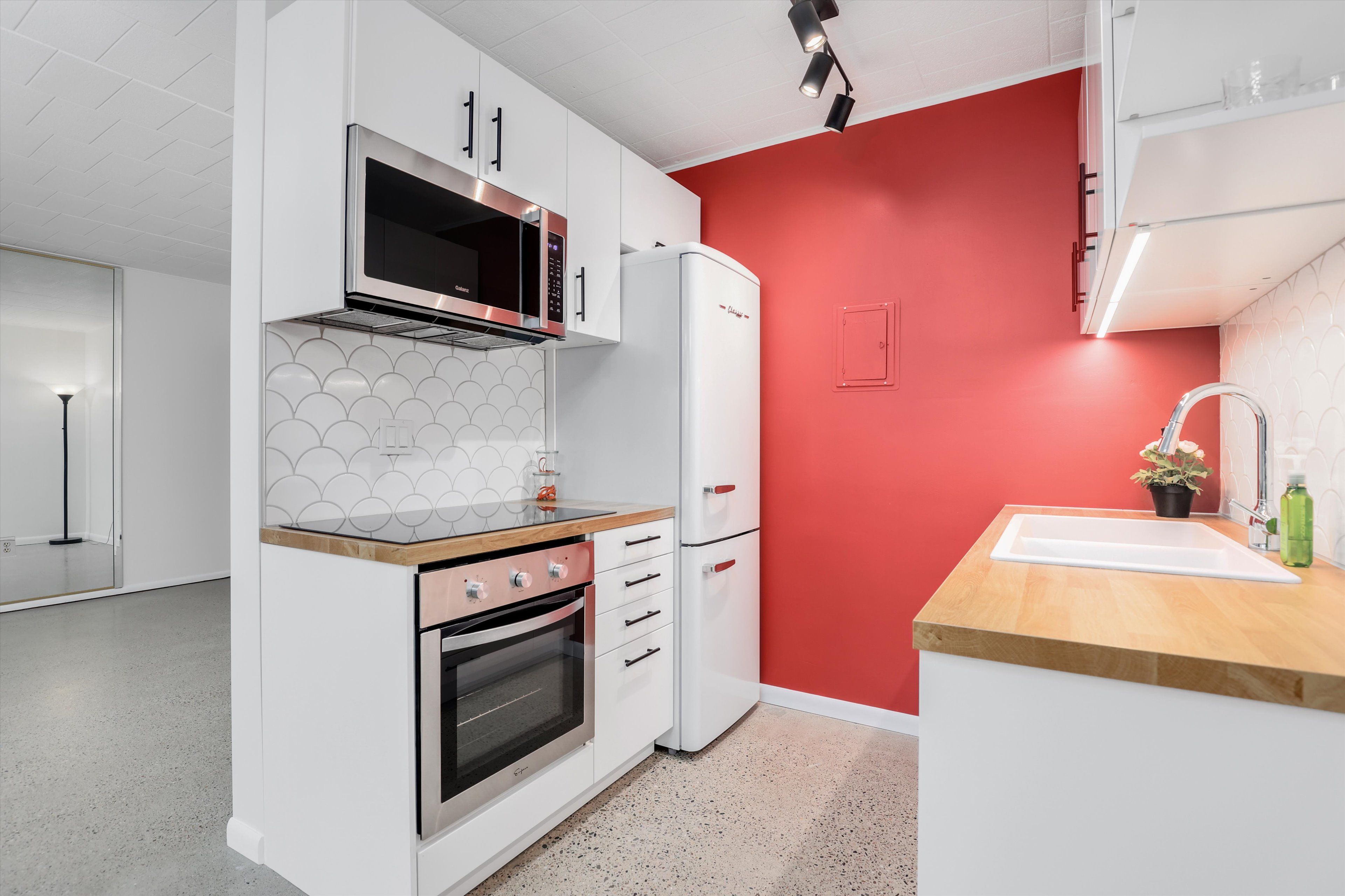 8300 E JEFFERSON Avenue 203