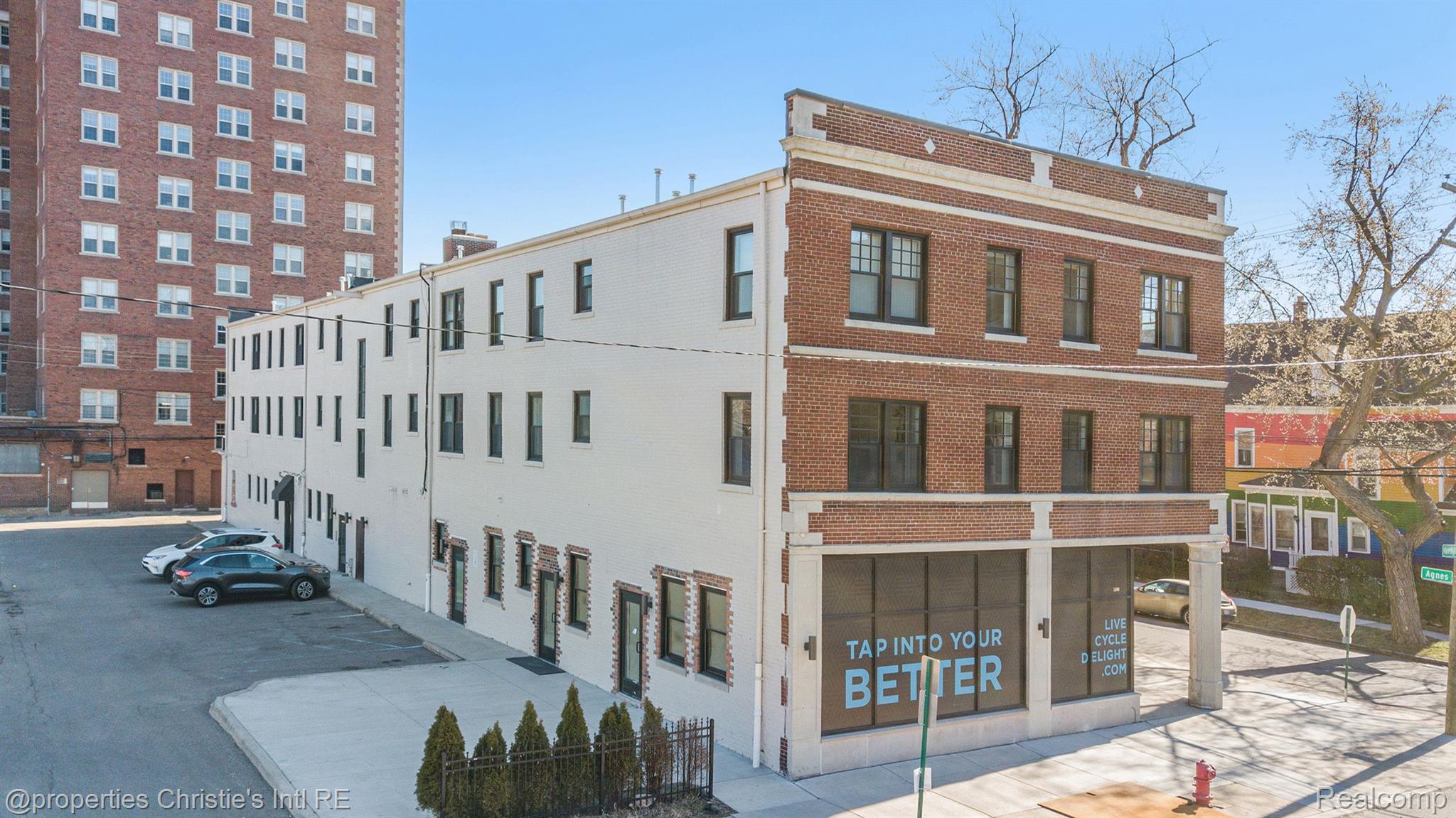 1400 VAN DYKE Street 305