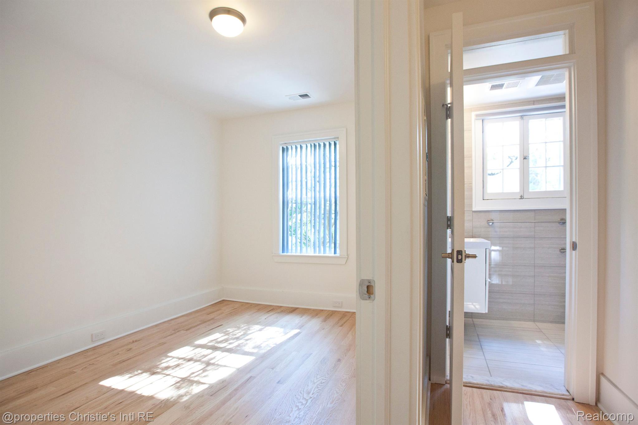 1400 VAN DYKE Street 305