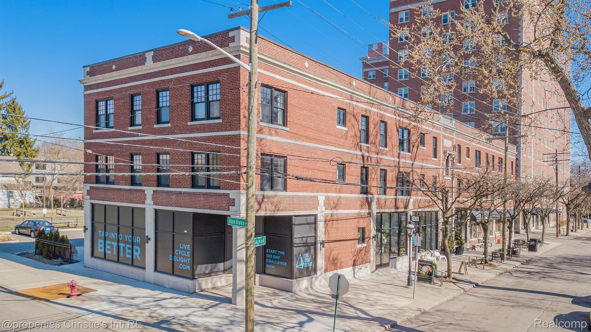 1400 VAN DYKE Street 305