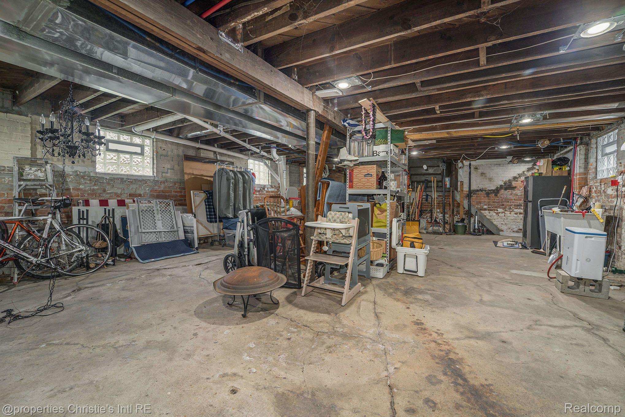 284 MANISTIQUE Street