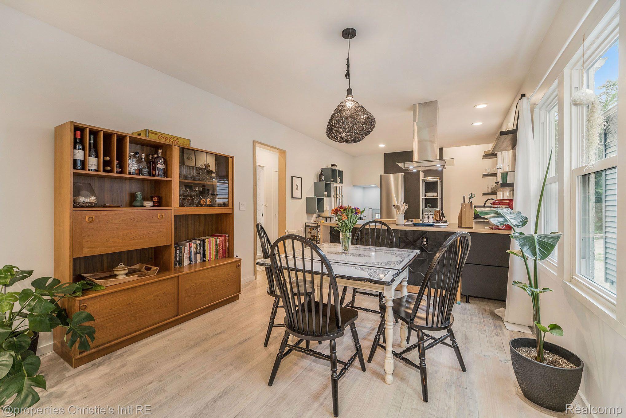 284 MANISTIQUE Street