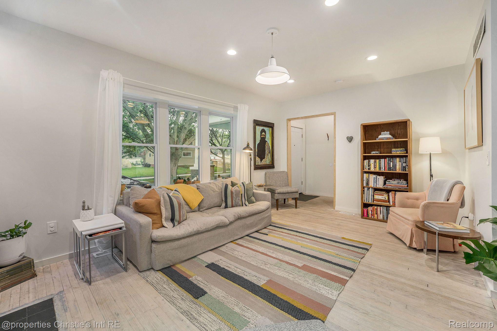 284 MANISTIQUE Street