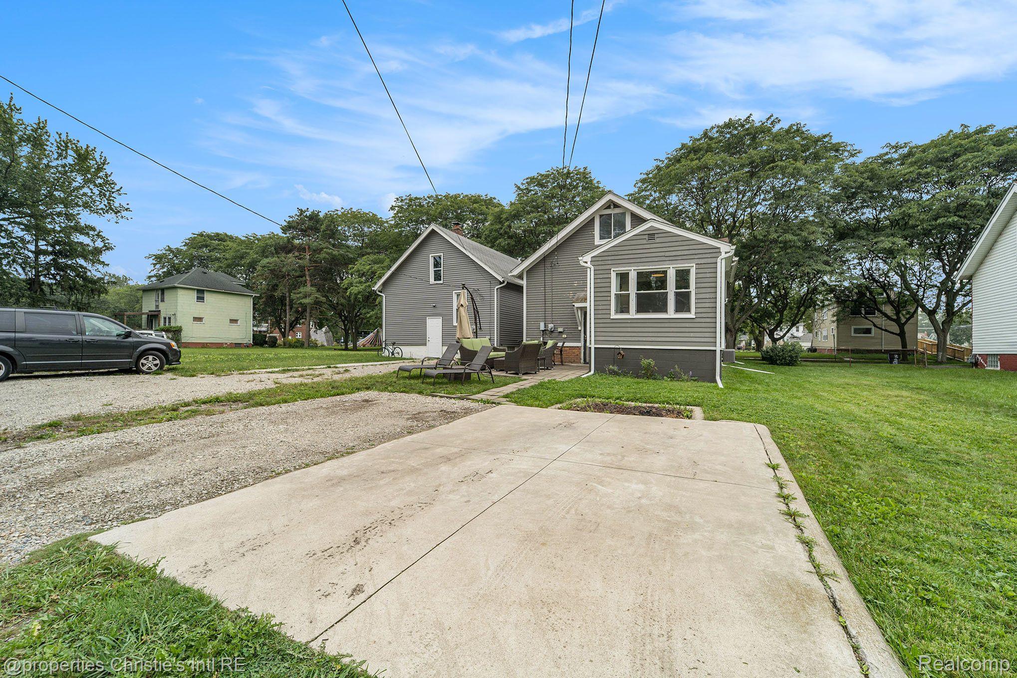 284 MANISTIQUE Street