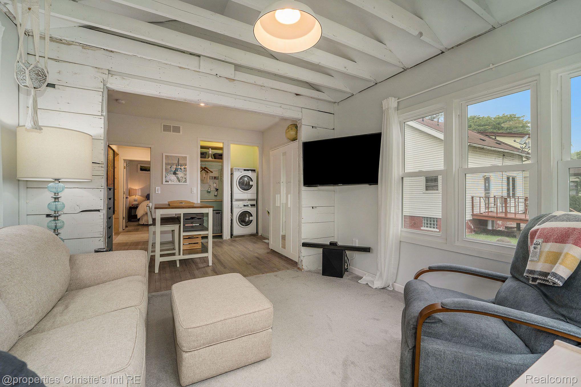 284 MANISTIQUE Street