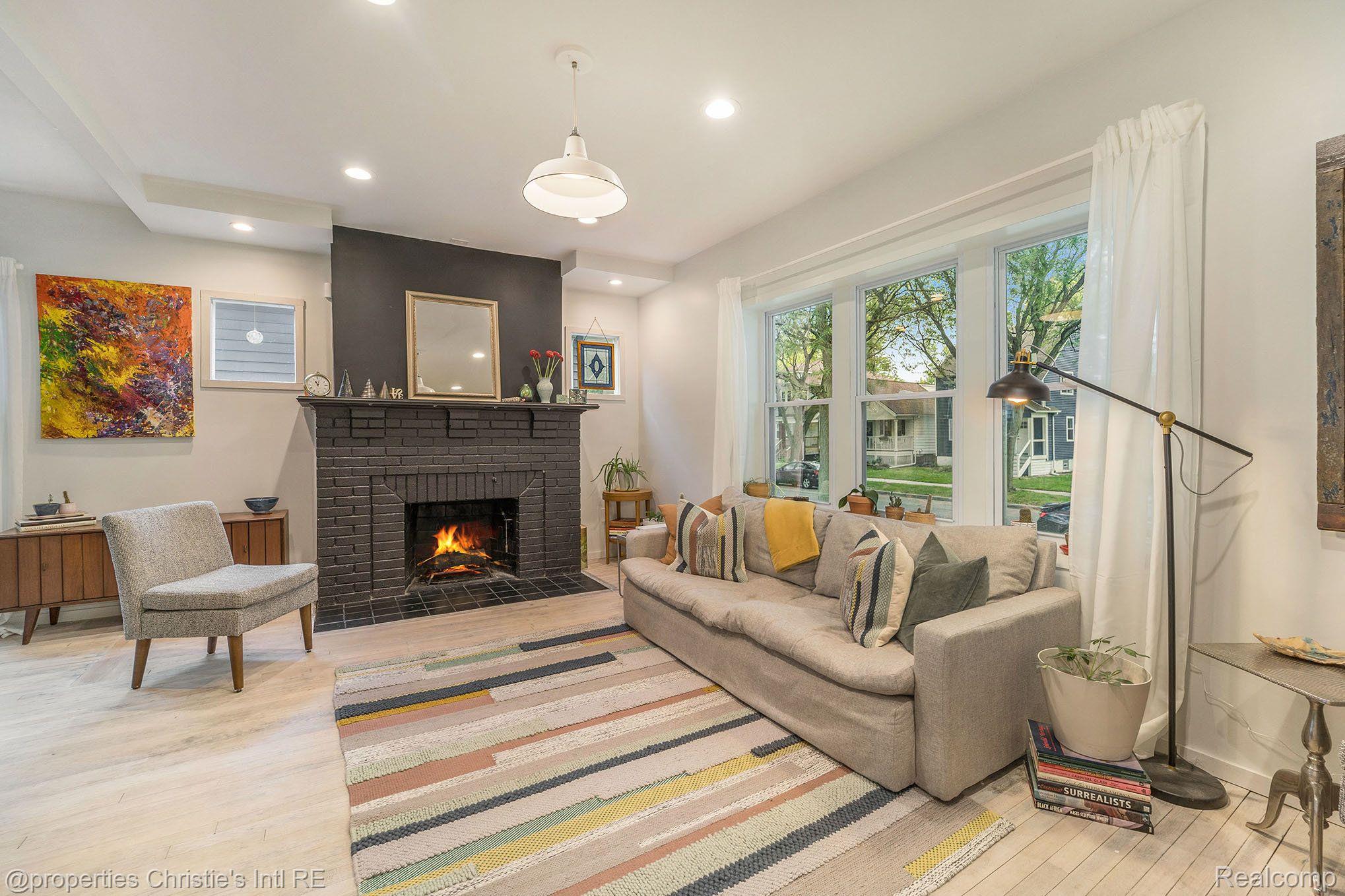 284 MANISTIQUE Street