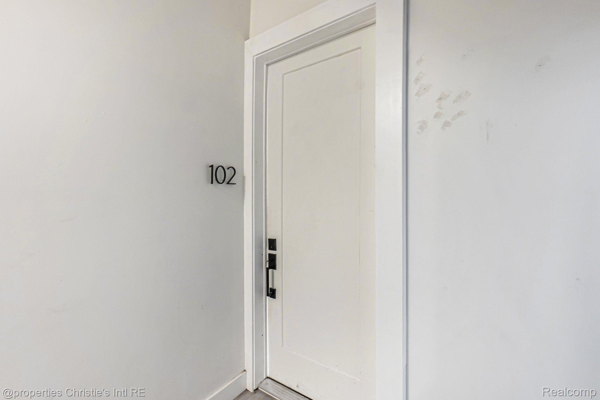 3143 TRUMBULL Street 102