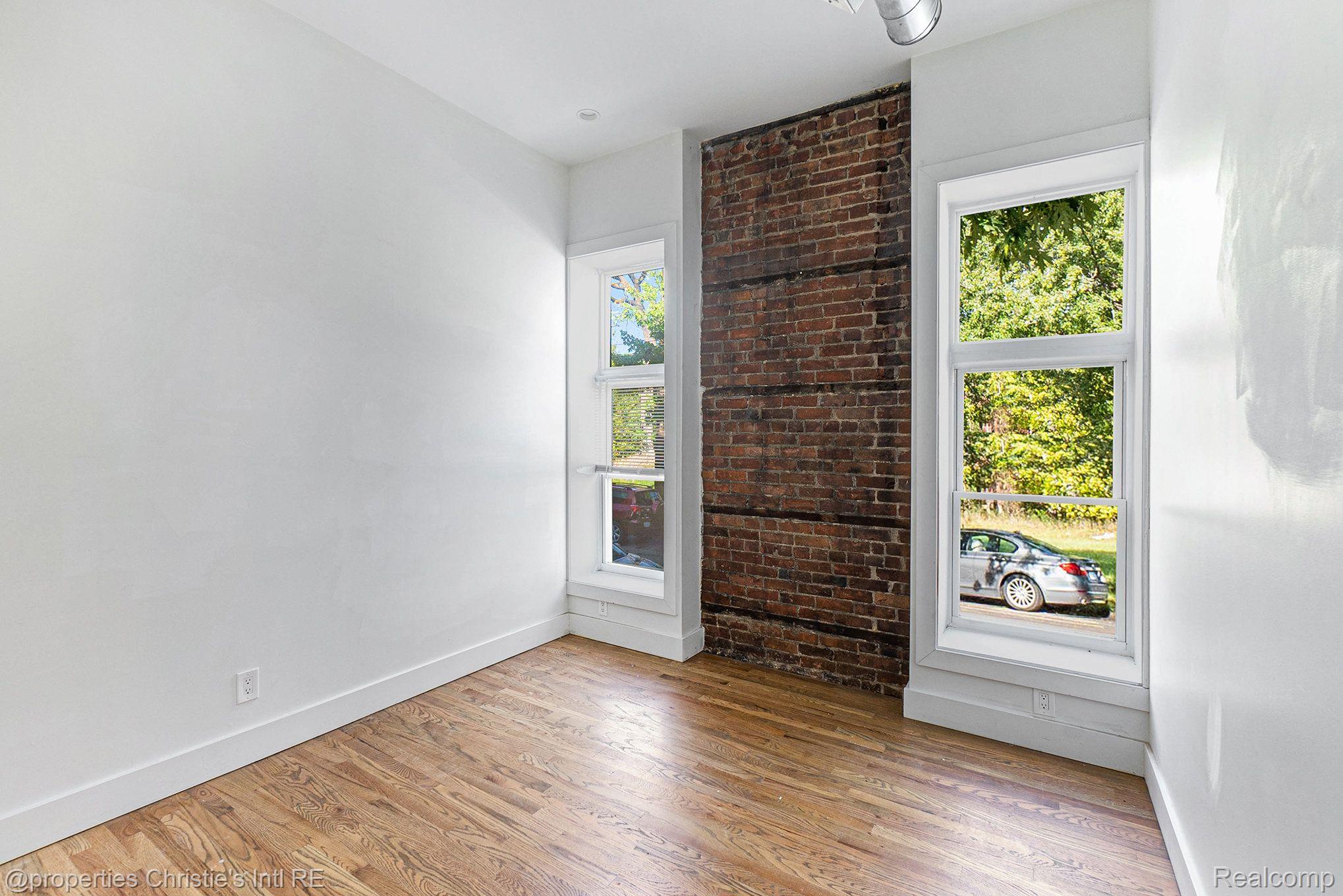 3143 TRUMBULL Street 102