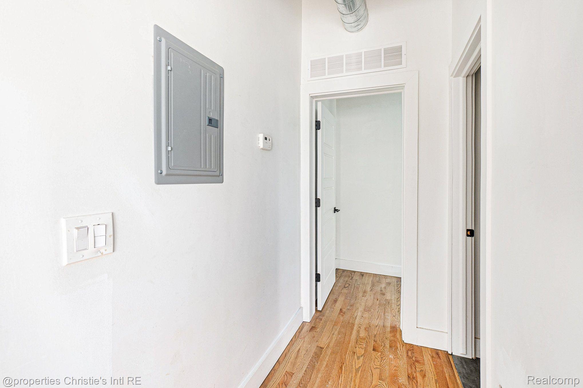 3143 TRUMBULL Street 102