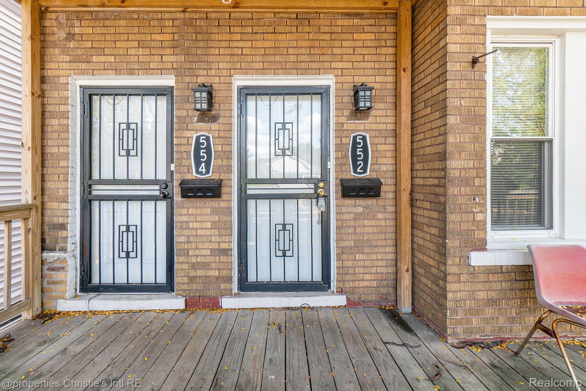 552 HOLBROOK Street